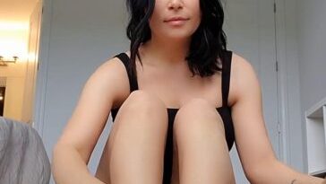 alinity sexy feet lotion bare soles onlyfans video leaked mesuuf 364x647 1