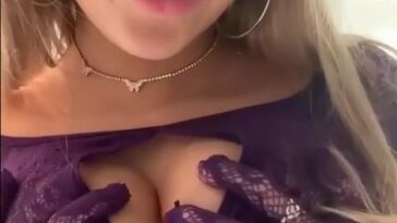 breckie hill lingerie titty squeeze onlyfans video leaked gqdlub 364x622 1