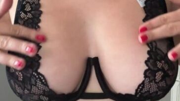 christina khalil boob bounce gifted lingerie onlyfans video leaked pwwdaf 364x647 1