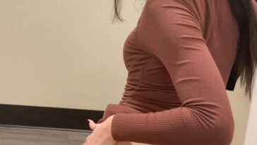 mackenzie jones dressing room sex onlyfans video leaked prdpqf 364x647 1