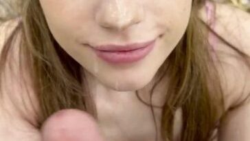 Soogsx Outdoor POV Blowjob OnlyFans Video Leaked 7 soogsx outdoor pov blowjob onlyfans video leaked vyngik 364x647 1