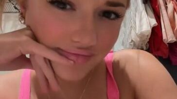 breckie hill bra cleavage selfie onlyfans video leaked agthws 364x647 1