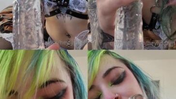 heylyssten close up dildo blowjob onlyfans video leaked yzynqs 364x650 1