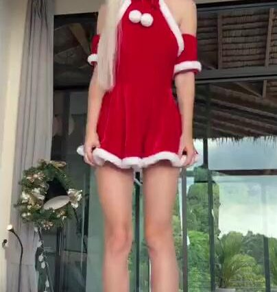 Eva Elfie POV Xmas Dress Blowjob OnlyFans Video Leaked 2 eva elfie pov xmas dress blowjob onlyfans video leaked gjkfql