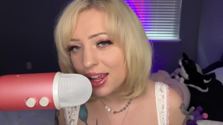 arilove asmr girlfriend tingly whispers and kisses video 4 1024x576 1