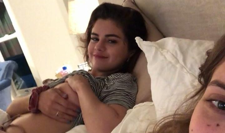 selena gomez boob squeeze video leaked dzijxf