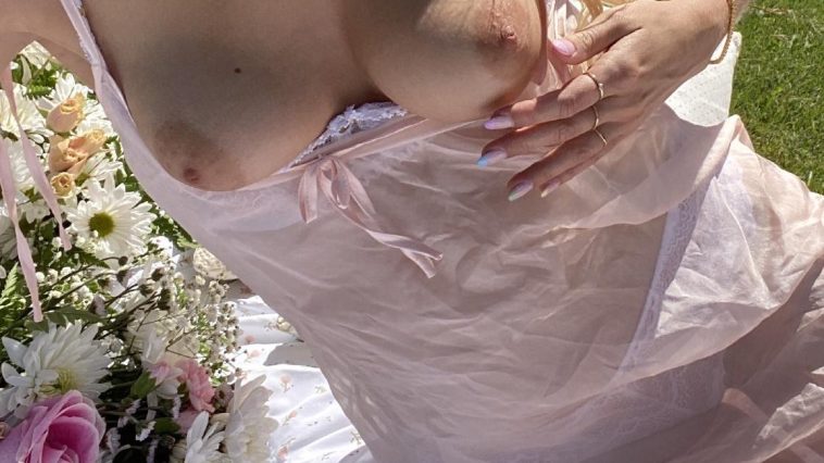 gwengwiz nude onlyfans picnic set leaked nvotuo