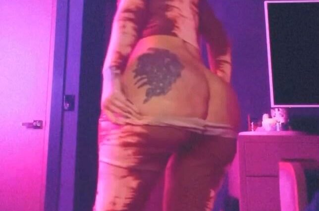 iggy azalea nude leggings strip onlyfans video leaked surcou